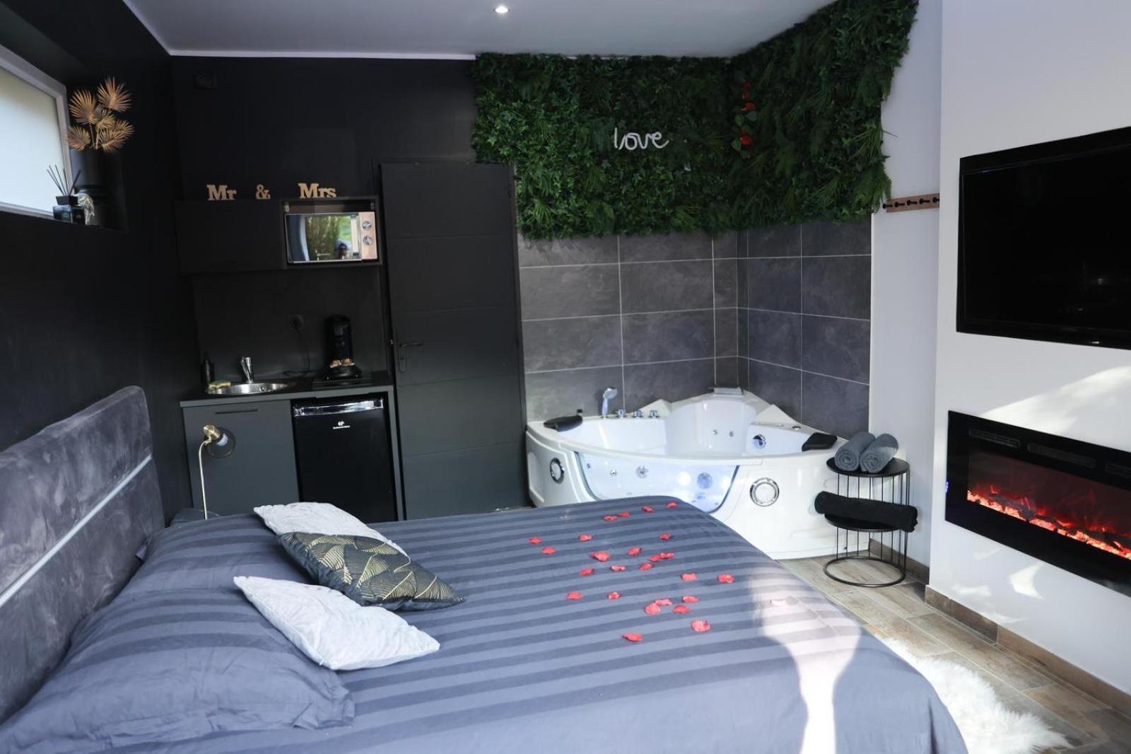 Loft, Studio And Love Rooms Bourg-Saint-Christophe Номер фото