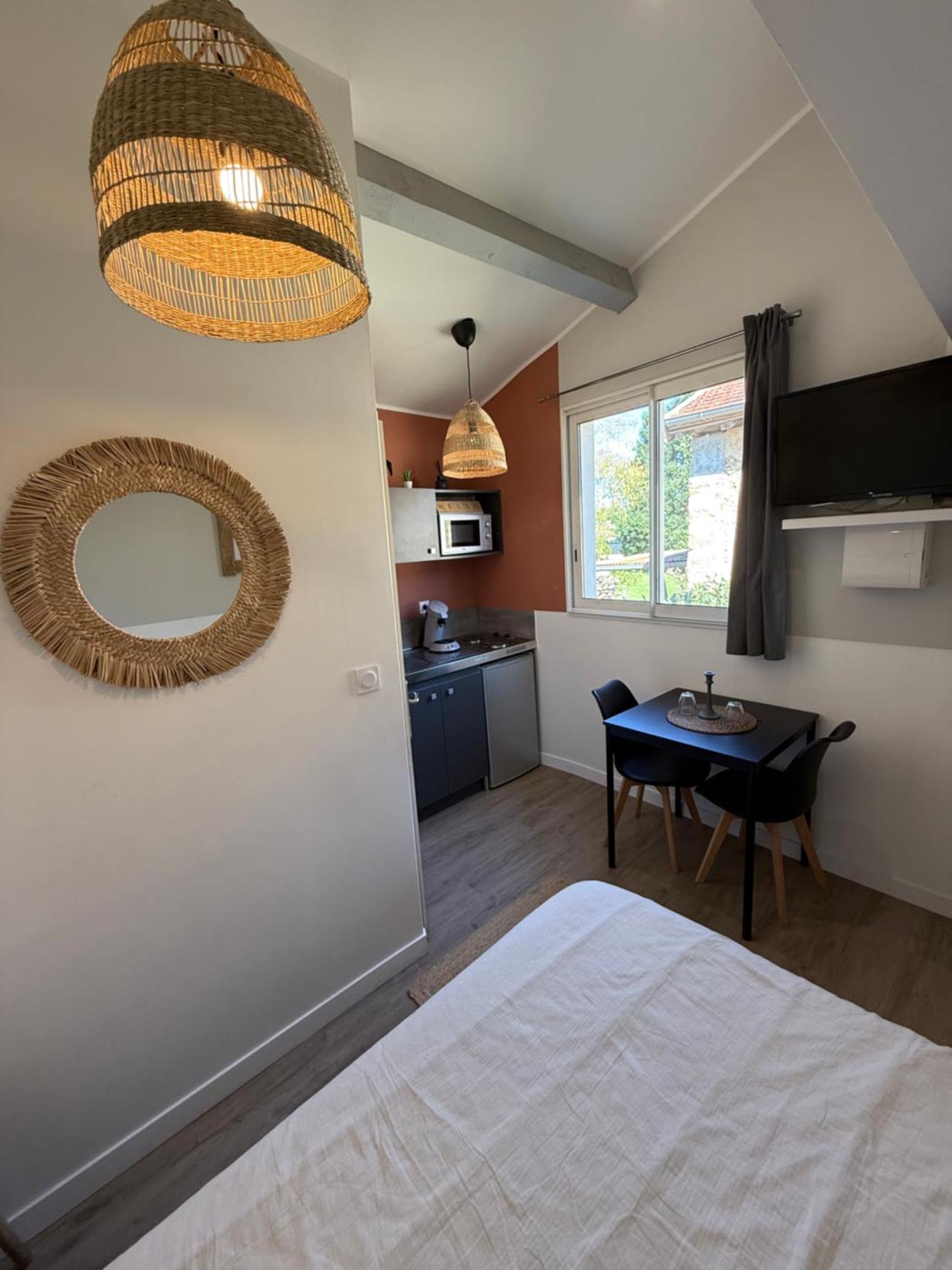 Loft, Studio And Love Rooms Bourg-Saint-Christophe Экстерьер фото