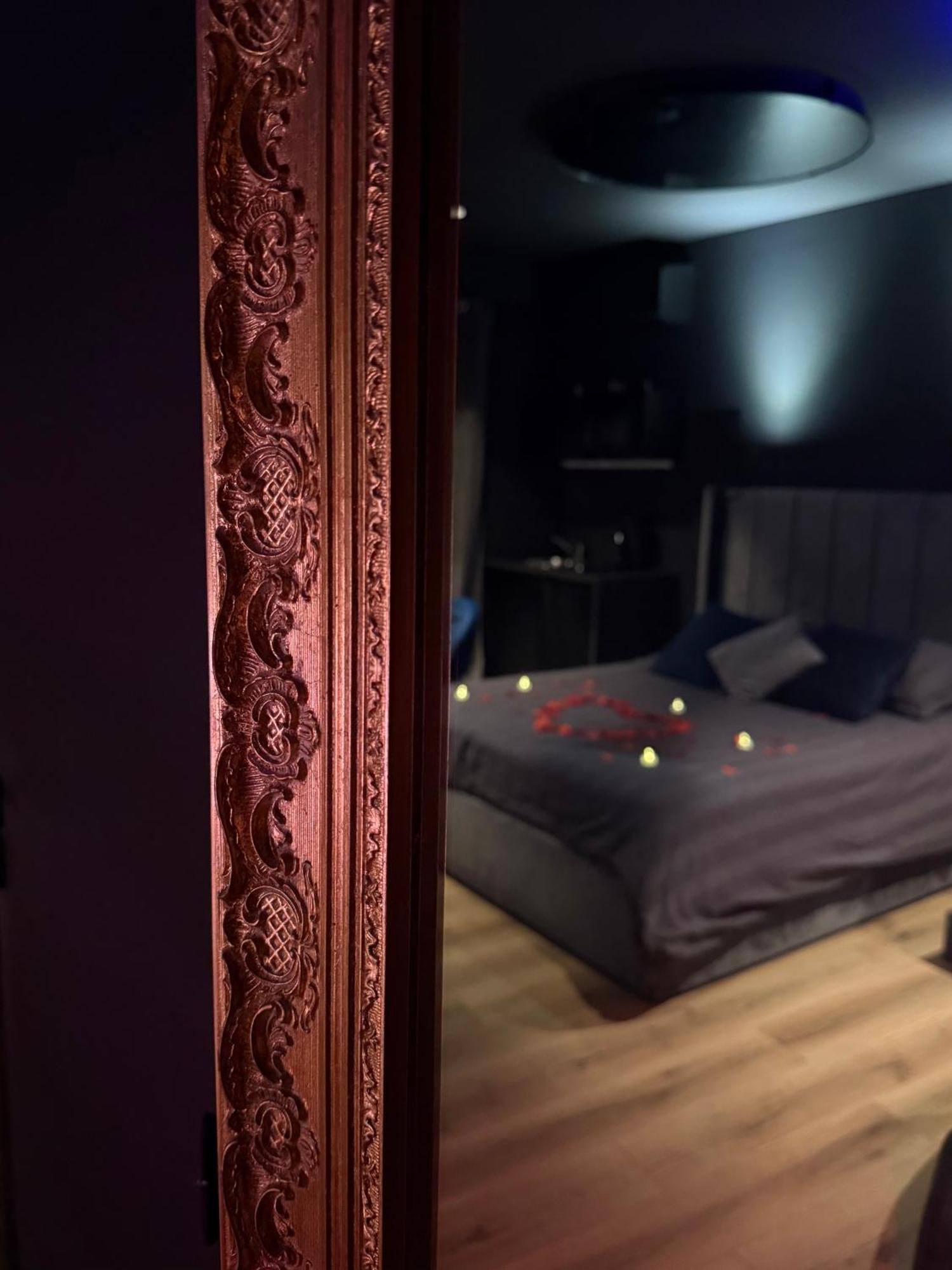 Loft, Studio And Love Rooms Bourg-Saint-Christophe Экстерьер фото