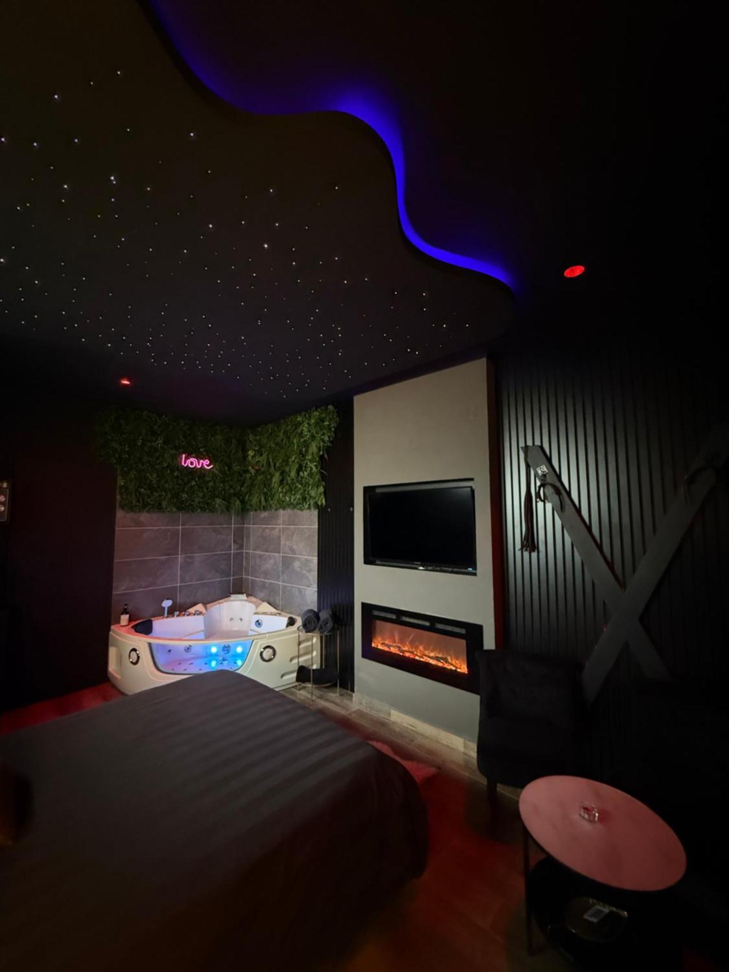 Loft, Studio And Love Rooms Bourg-Saint-Christophe Экстерьер фото