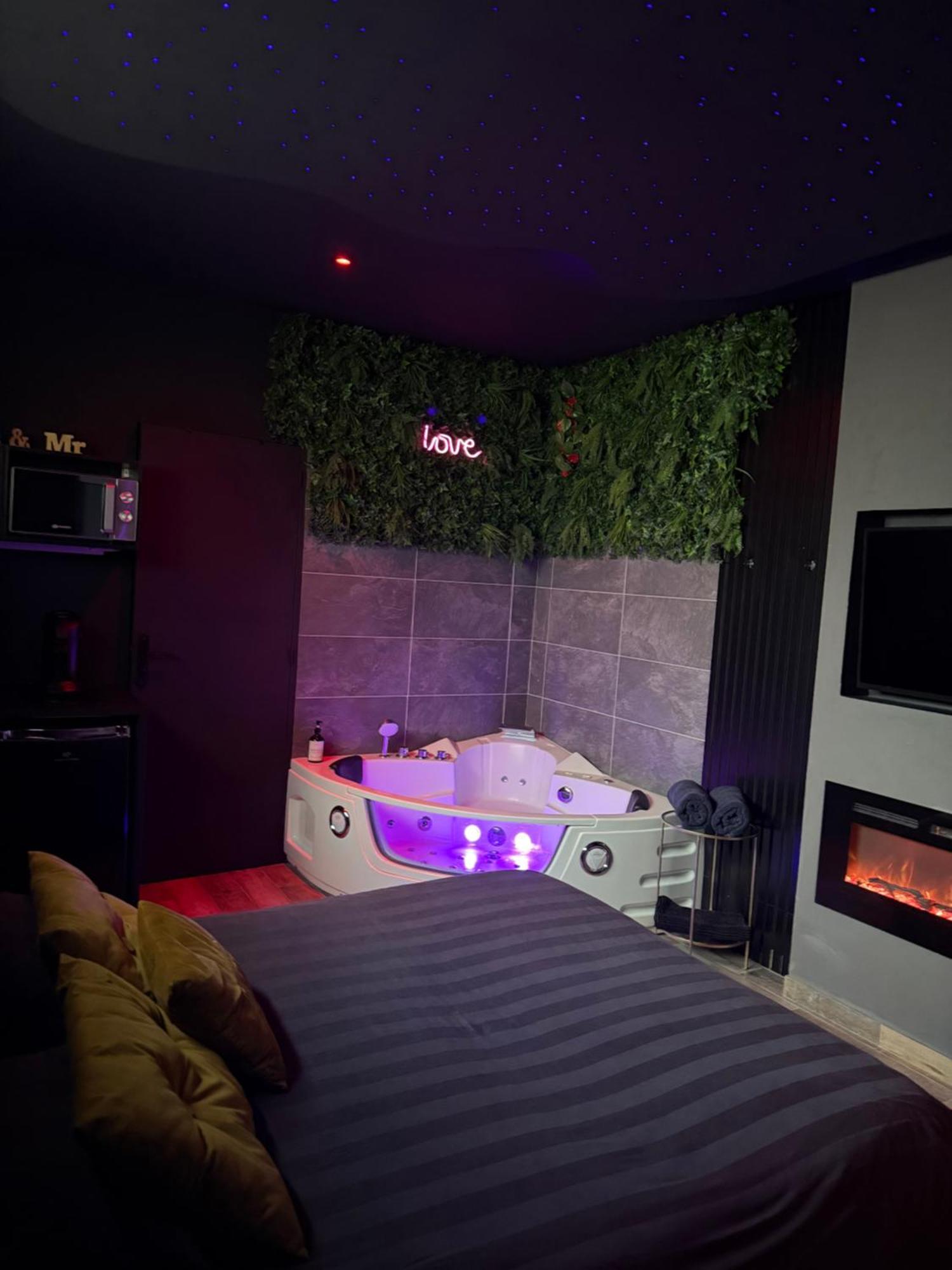 Loft, Studio And Love Rooms Bourg-Saint-Christophe Экстерьер фото