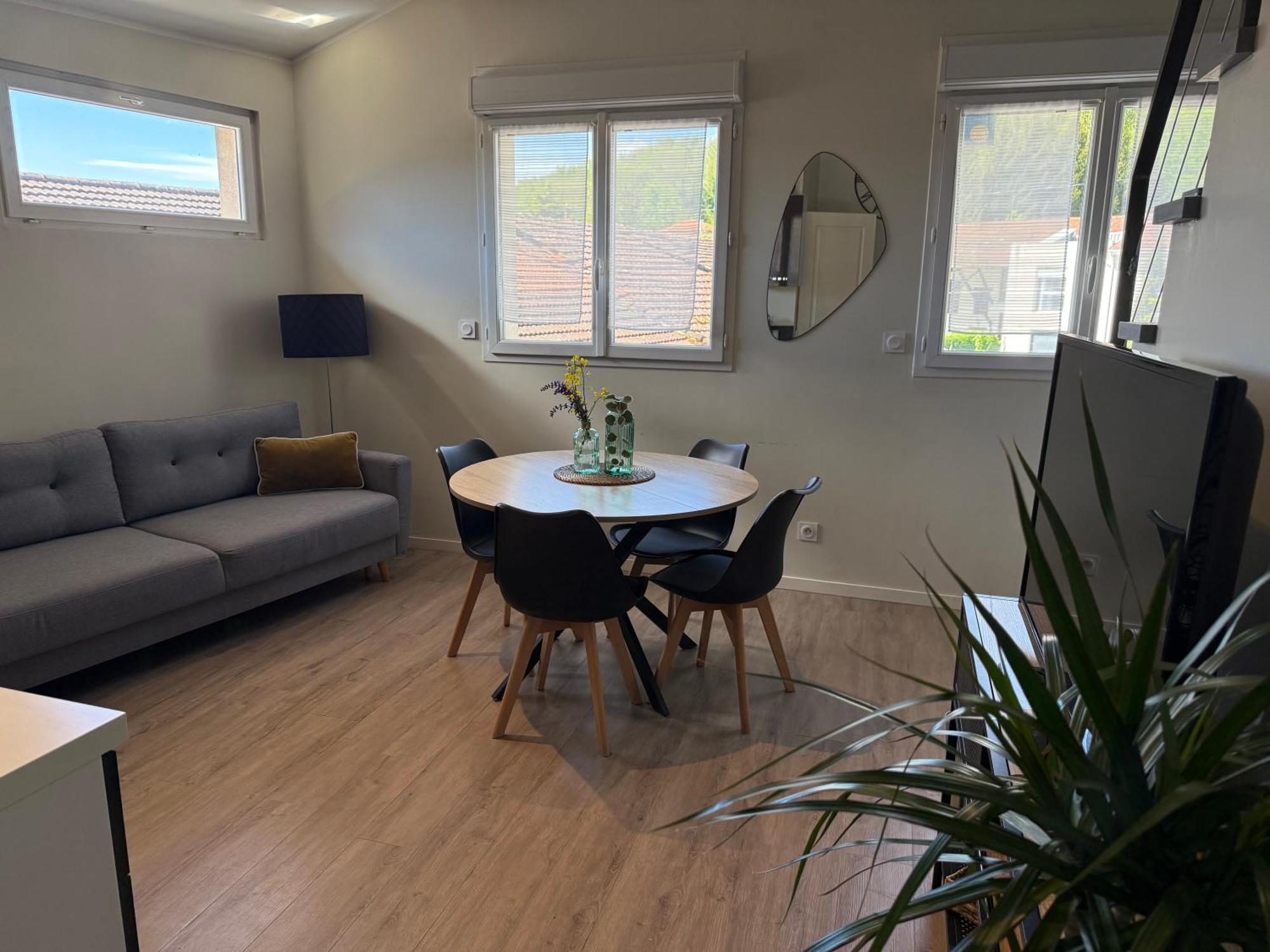 Loft, Studio And Love Rooms Bourg-Saint-Christophe Экстерьер фото